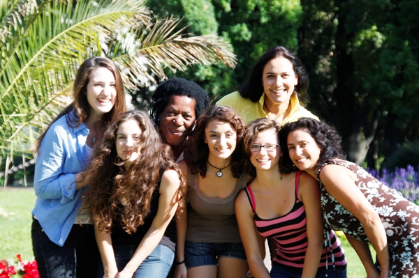 Young Voices for a Safe Place. Mitreissende südliche Weihnachtslieder -